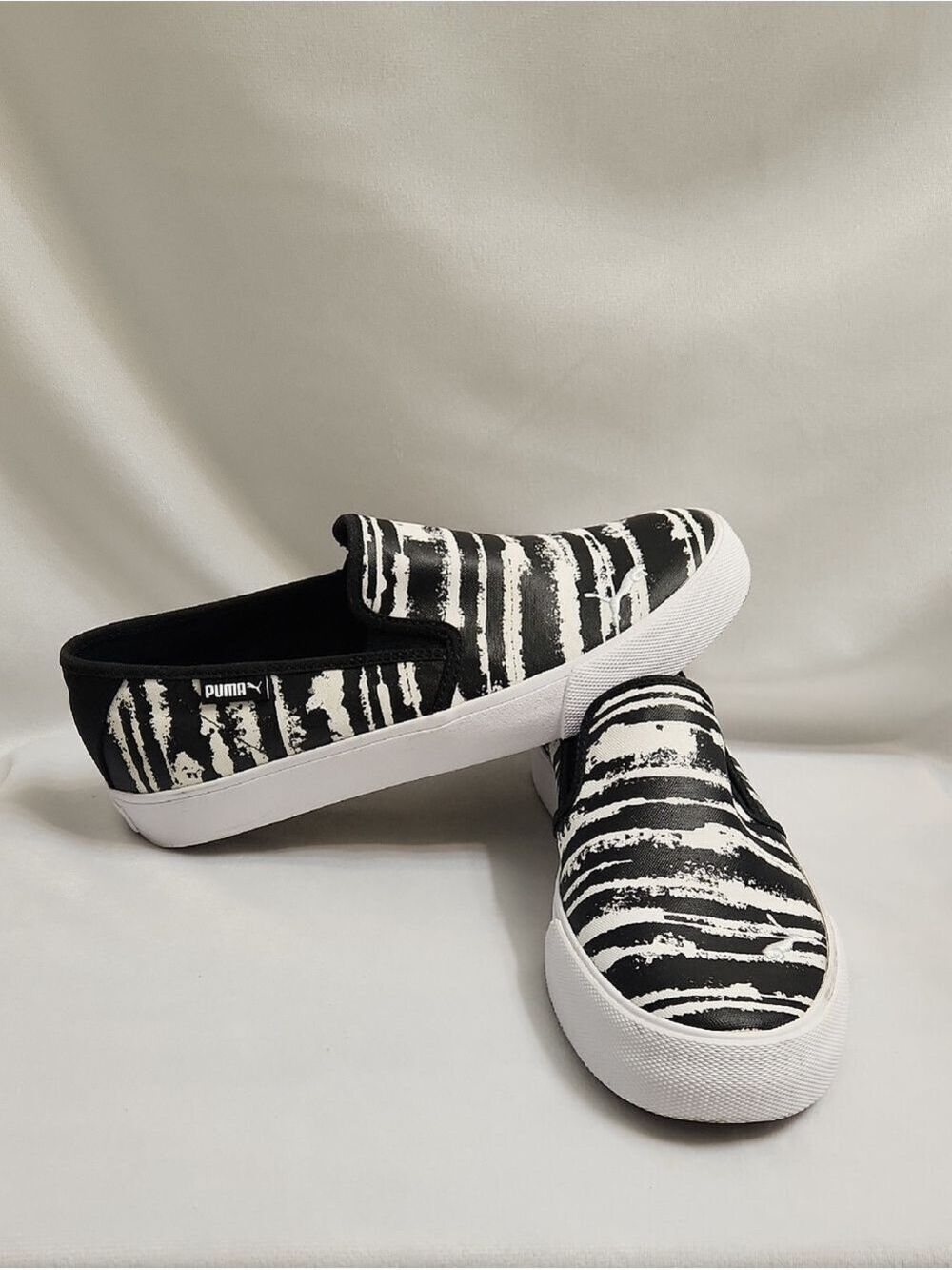 Puma Bari Black White Slip-on Cat Stripe Casual Laceless Sneakers (W Size 8.5)